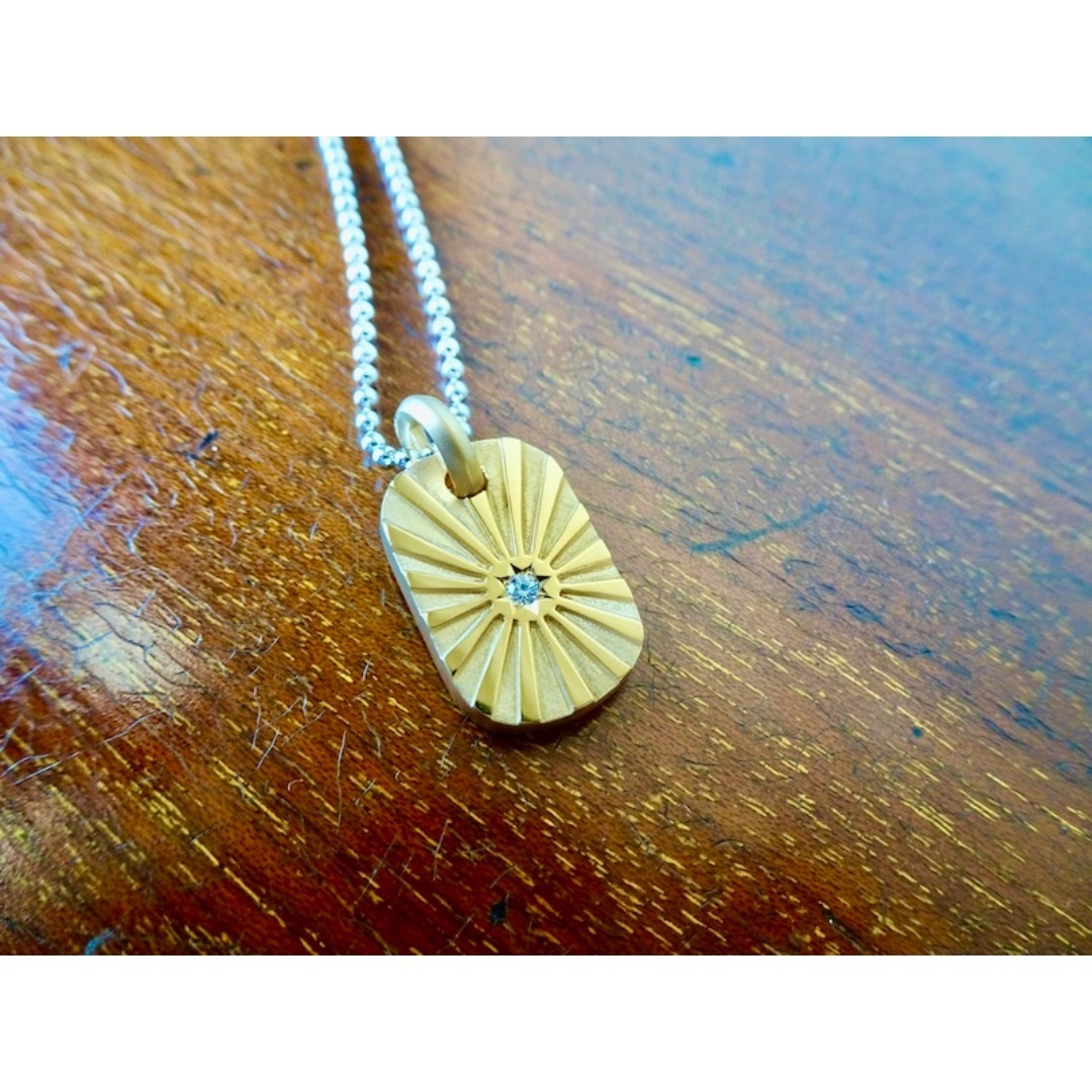 仁尾彫金『一つ星ダイヤ、k18太陽のプレート2、光磨き』ハンドメイド324b