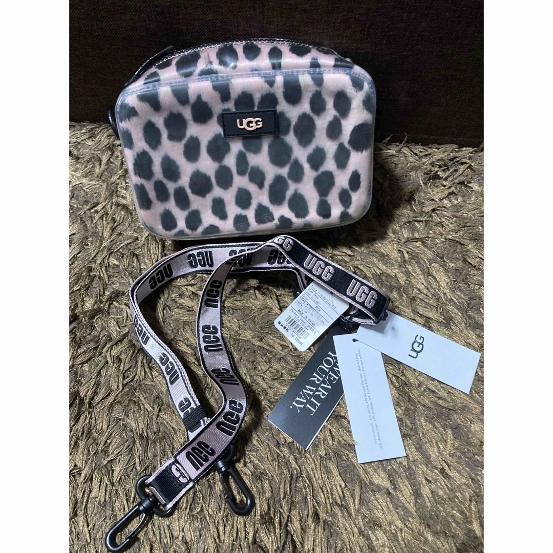 UGG - UGG ショルダーバッグ 新品 訳ありの通販 by 即購入歓迎 UGG - UGG ショルダーバッグ 新品 訳ありの通販 by 即購入歓迎