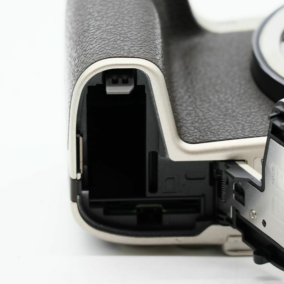 Canon EOS RP ボディ ゴールド #3832 デジタル一眼 Canon EOS RP ボディ ゴールド #3832 デジタル一眼