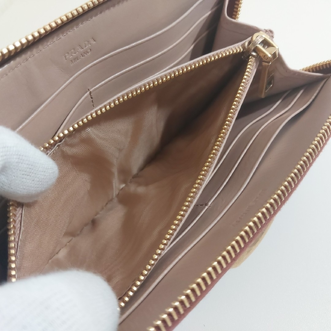 プラダ メタルプレート ラウンドファスナー長財布 レザー プラダ メタルプレート ラウンドファスナー長財布 レザー