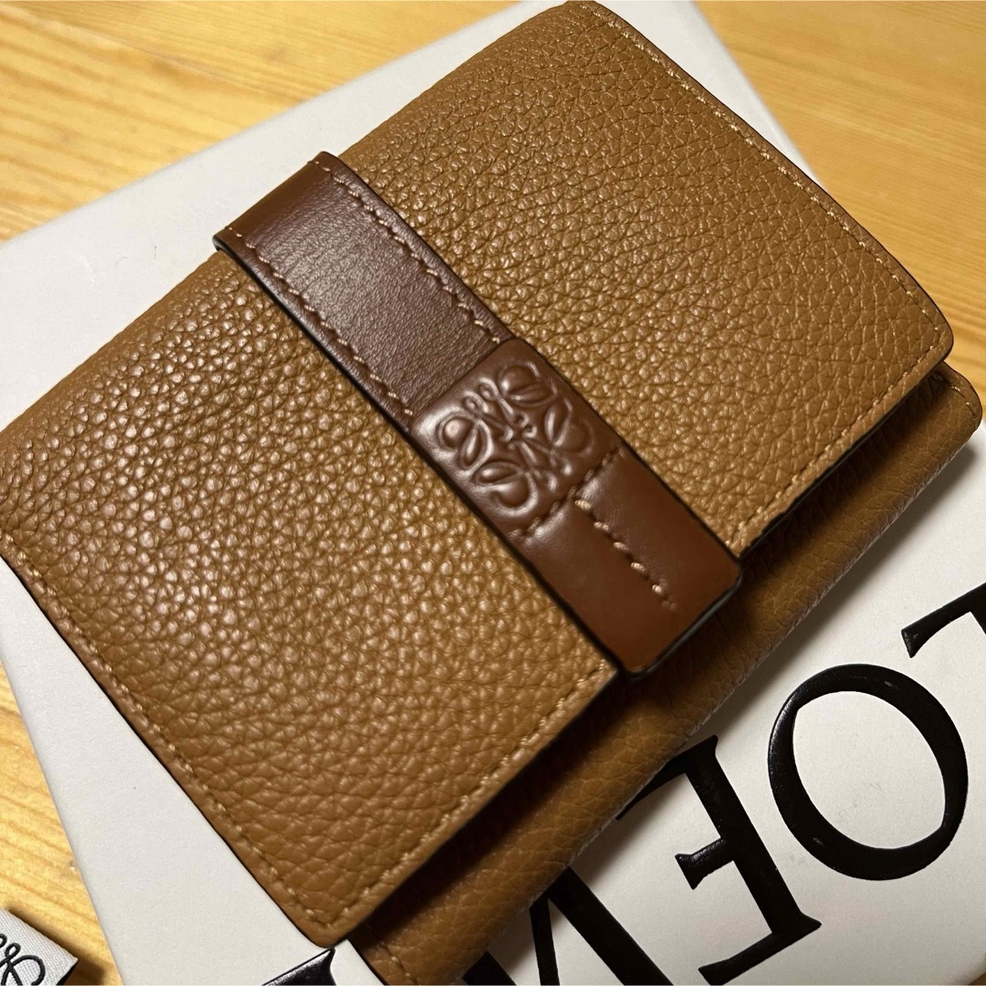 LOEWE ミニウォレット 三つ折り すり寄り 財布 LOEWE ミニウォレット 三つ折り すり寄り 財布