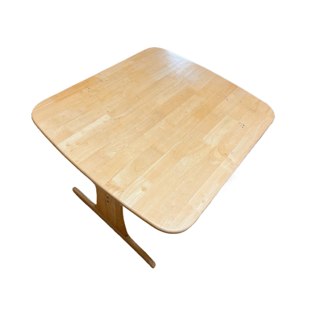 ニトリ 絶版品⭐️ダイニングテーブル 幅89.5×奥行79.5×高さ69.5cm ニトリ 絶版品⭐️ダイニングテーブル 幅89.5×奥行79.5×高さ69.5cm