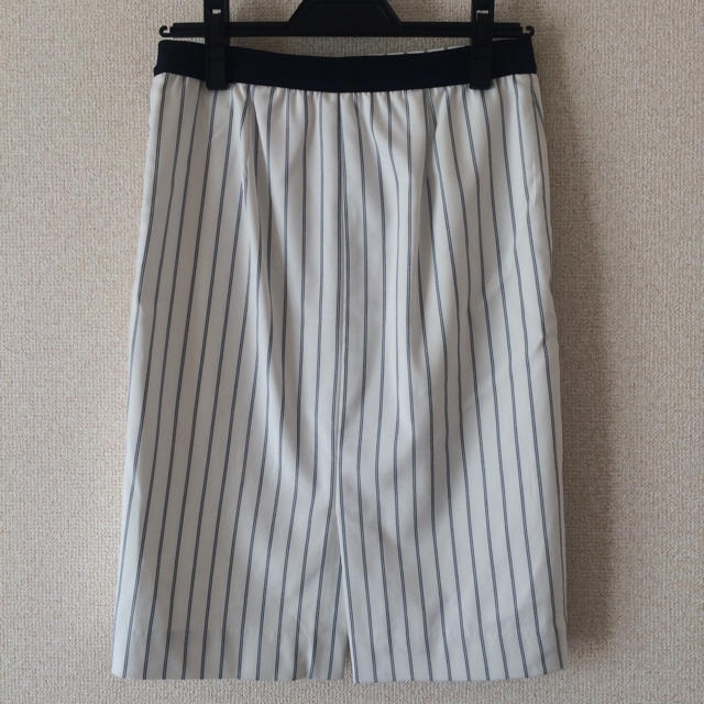 UNIQLO(ユニクロ)のユニクロ新品＊ストライプタイトスカート レディースのスカート(ひざ丈スカート)の商品写真