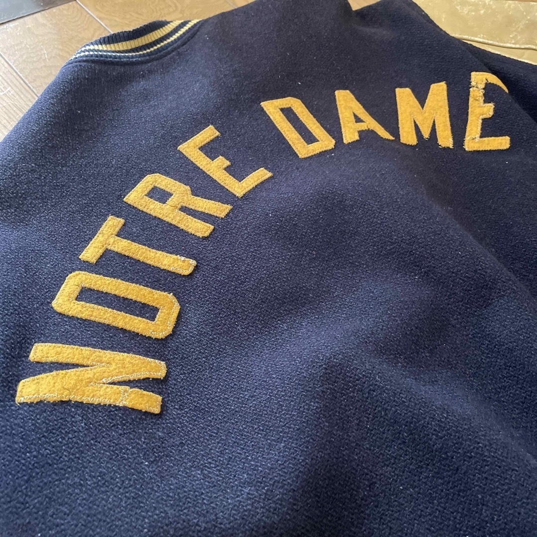 Notre Dame“Fighting Irish“ ヴィンテージ スタジャン