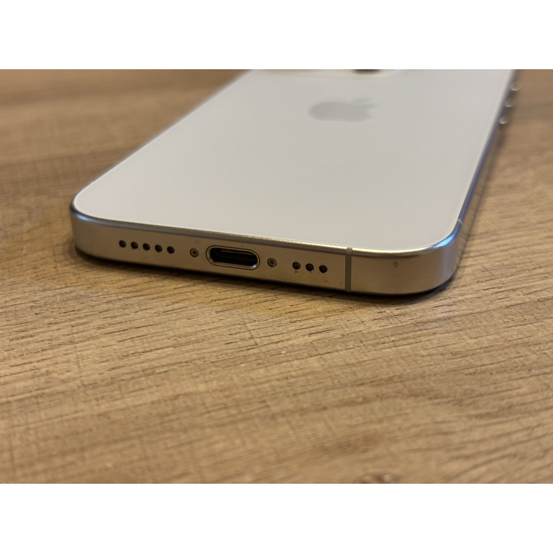 値下交渉有】iPhone 15Pro ホワイトチタニウム 256GB 値下交渉有】iPhone 15Pro ホワイトチタニウム 256GB