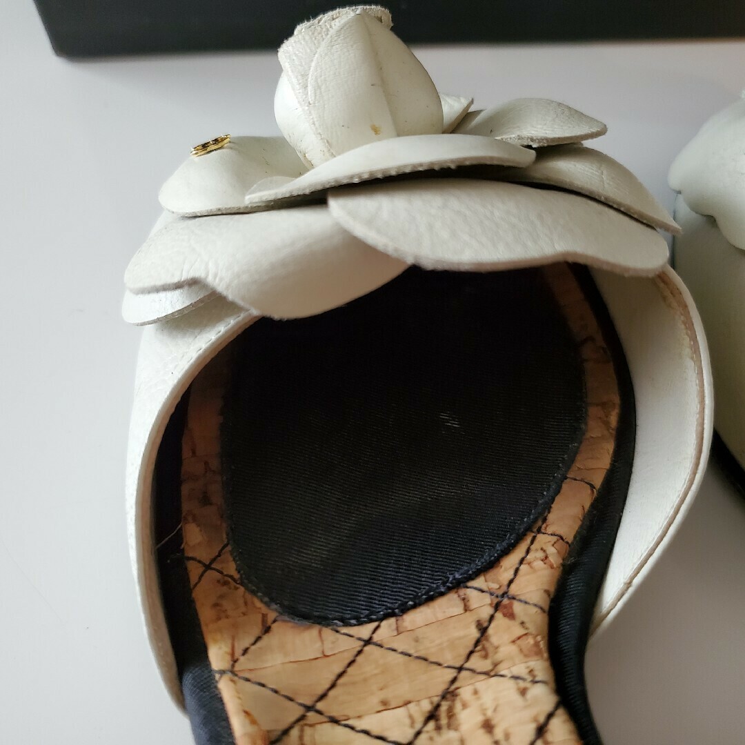 CHANEL/シャネル】アイボリー サンダル ミュール カメリア 37.5 CHANEL/シャネル】アイボリー サンダル ミュール カメリア 37.5
