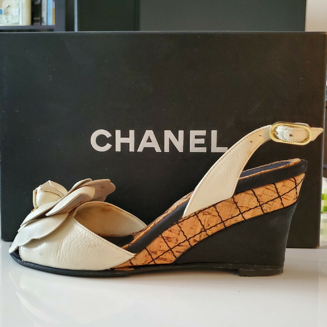 CHANEL/シャネル】アイボリー サンダル ミュール カメリア 37.5 CHANEL/シャネル】アイボリー サンダル ミュール カメリア 37.5