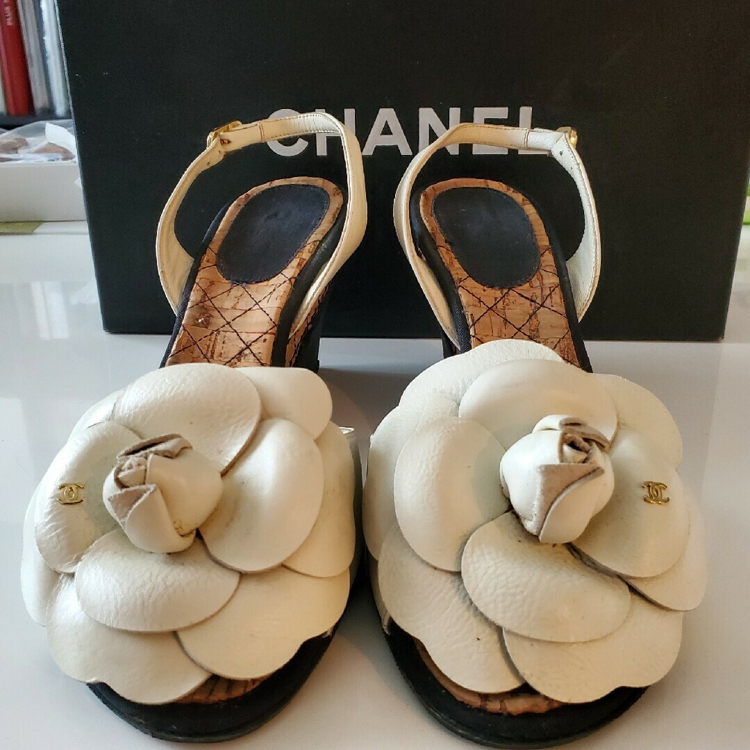 CHANEL/シャネル】アイボリー サンダル ミュール カメリア 37.5 CHANEL/シャネル】アイボリー サンダル ミュール カメリア 37.5