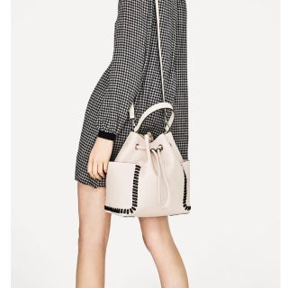 ザラ(ZARA)のzara バッグ(ハンドバッグ)