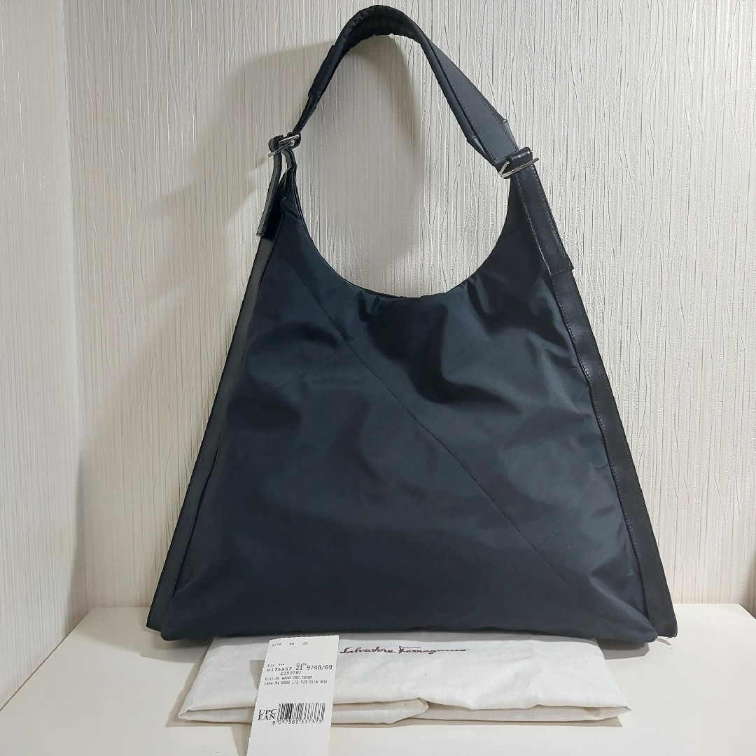 100%正規品 フェラガモ 219748 ブラック ナイロン/レザー ショルダーバッグ バッグ
