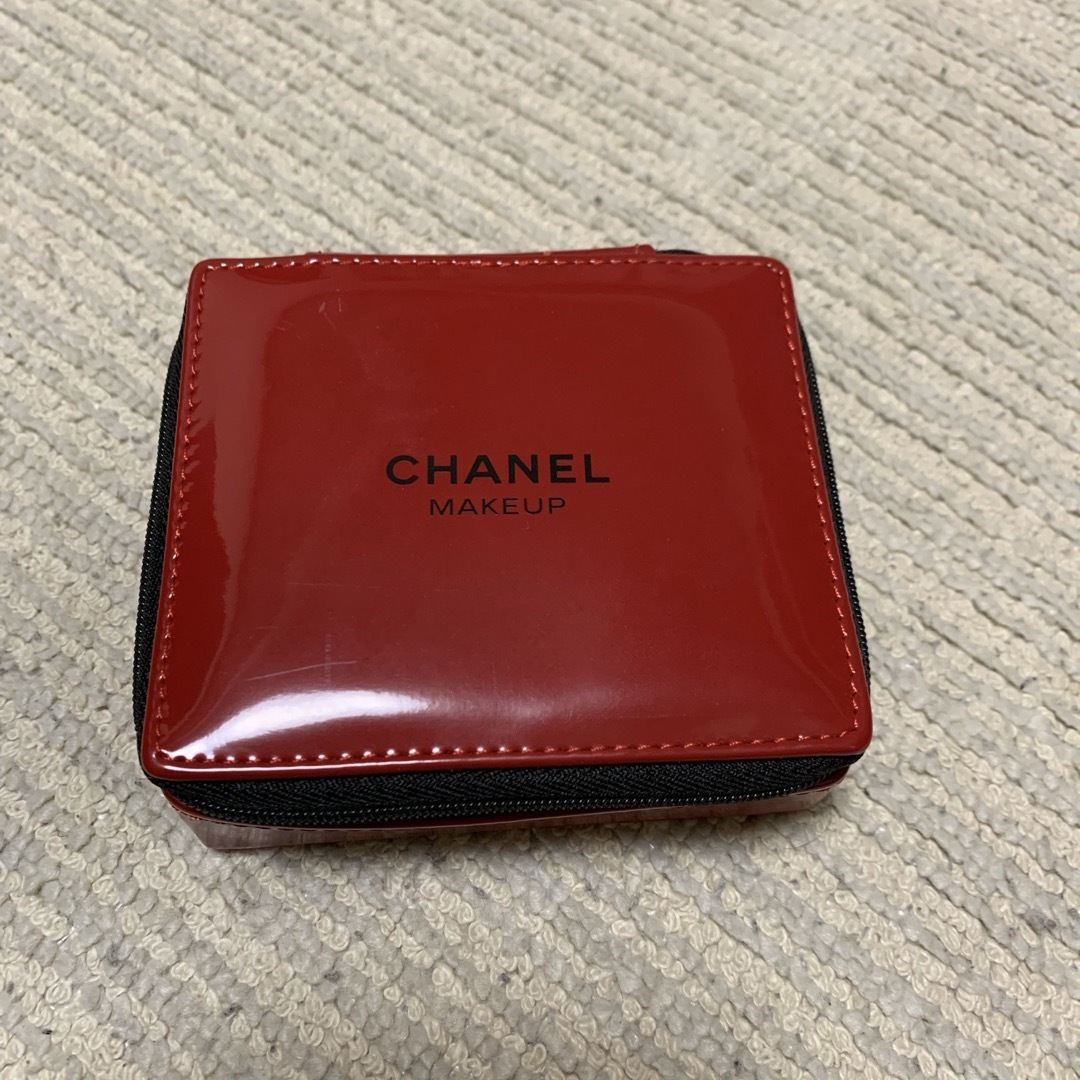 CHANEL - シャネル 化粧ポーチ エナメル ノベルティ レッド CHANEL - シャネル 化粧ポーチ エナメル ノベルティ レッド