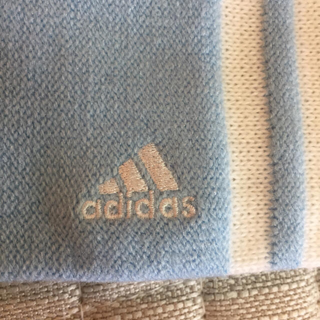 adidas(アディダス)の未使用 アディダス ニット帽子 ブルー レディースの帽子(ニット帽/ビーニー)の商品写真