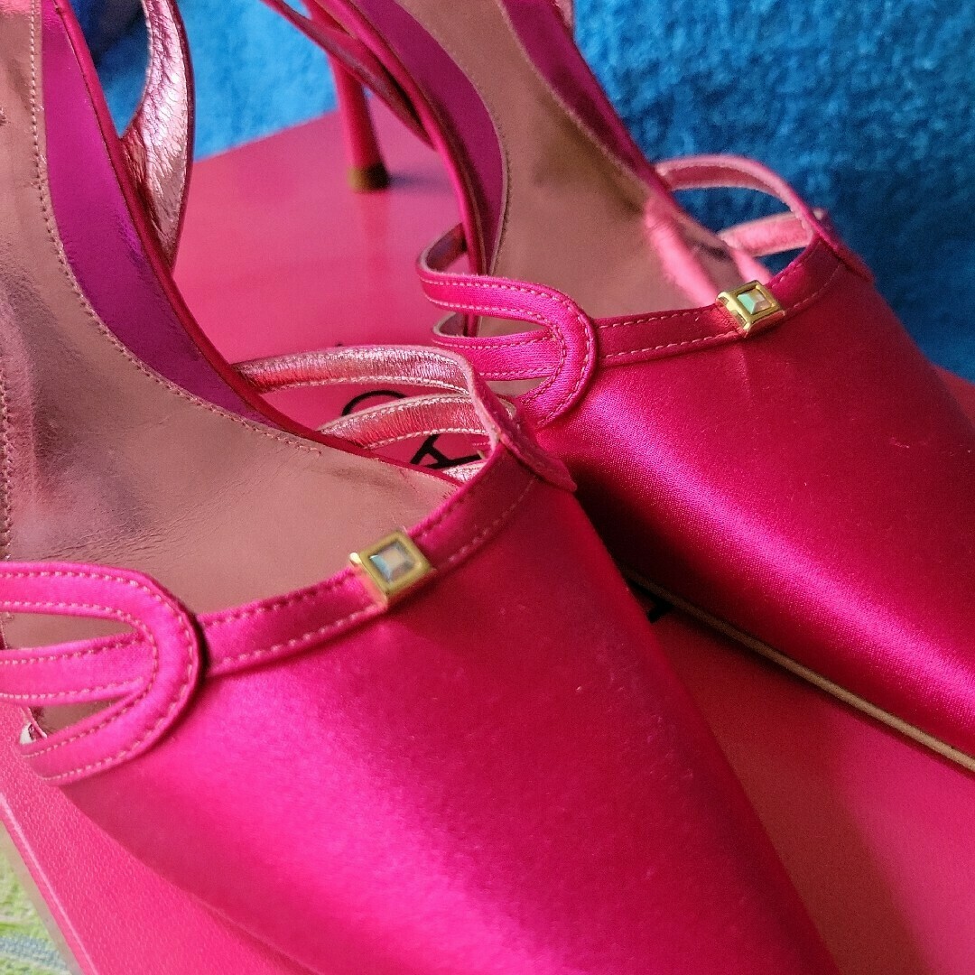 ESCADA - 未使用 ESCADA ミュール シルク ヒール 7cm 38の通販 ESCADA - 未使用 ESCADA ミュール シルク ヒール 7cm 38の通販