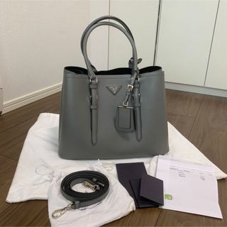 PRADA(バッグ ・ グレー/灰色系)のフリマアイテム一覧 PRADA(バッグ ・ グレー/灰色系)のフリマアイテム一覧