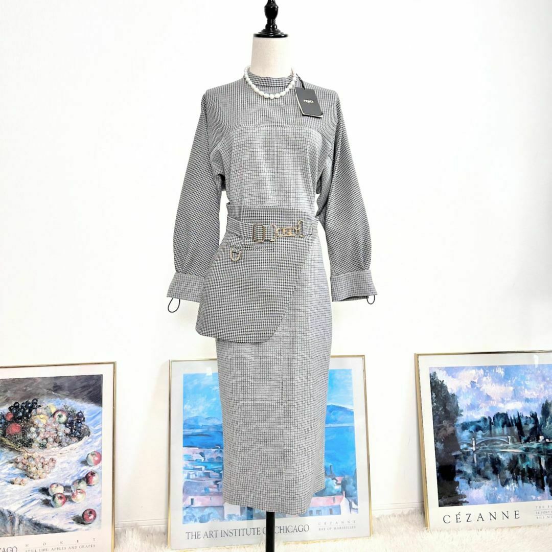 FENDI - ☆FENDI☆新品タグ付☆2023☆FFベルト付☆ロング FENDI - ☆FENDI☆新品タグ付☆2023☆FFベルト付☆ロング