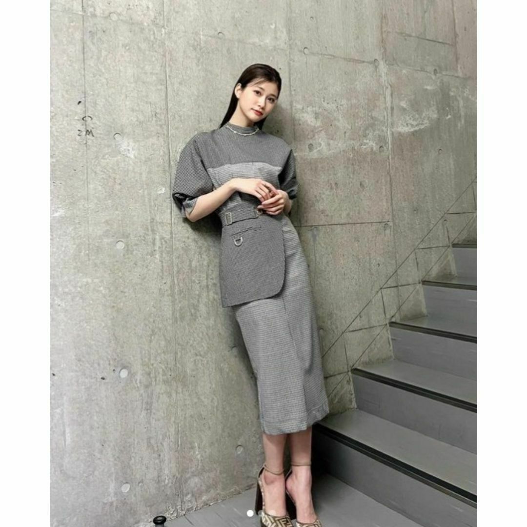 FENDI - ☆FENDI☆新品タグ付☆2023☆FFベルト付☆ロング FENDI - ☆FENDI☆新品タグ付☆2023☆FFベルト付☆ロング