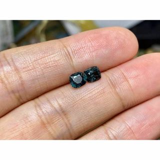 RS8-56高貴なピーコックブルー孔雀青 孔雀緑 スピネル ミャンマー産 ルース(ピアス)