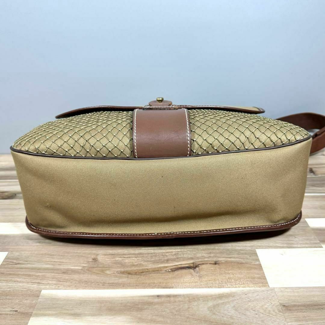 美品 HUNTING WORLD SAFARI TODAY ショルダーバッグ 美品 HUNTING WORLD SAFARI TODAY ショルダーバッグ