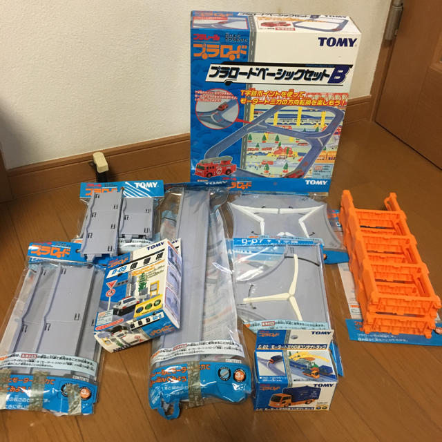 美品大量 プラロード セット TOMY 中古品 モーター トミカの通販 美品大量 プラロード セット TOMY 中古品 モーター トミカの通販