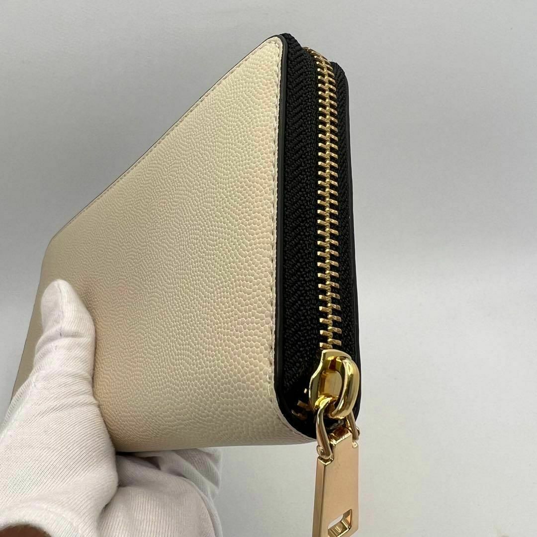 美品】MARC JACOBS 長財布 ゴールドロゴ ラウンドファスナー 美品】MARC JACOBS 長財布 ゴールドロゴ ラウンドファスナー