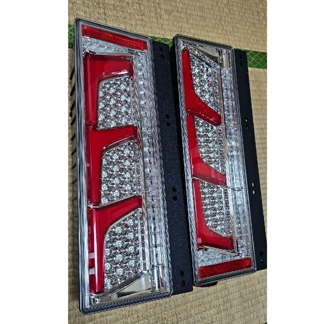 小糸3連LEDテールランプ 小糸3連LEDテールランプ