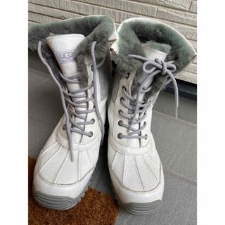 UGG(ホワイト/白色系)のフリマアイテム一覧 UGG(ホワイト/白色系)のフリマアイテム一覧