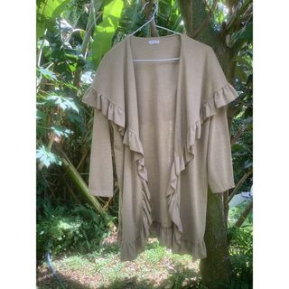 ELLESAISON カーキベージュ フリル付きカーディガン 長袖(カーディガン)