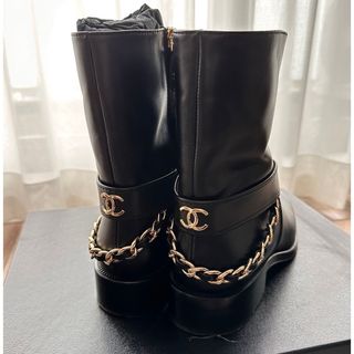 CHANEL - 【美品】CHANEL 2022AWショートブーツ38.5の通販|ラクマ CHANEL - 【美品】CHANEL 2022AWショートブーツ38.5の通販|ラクマ