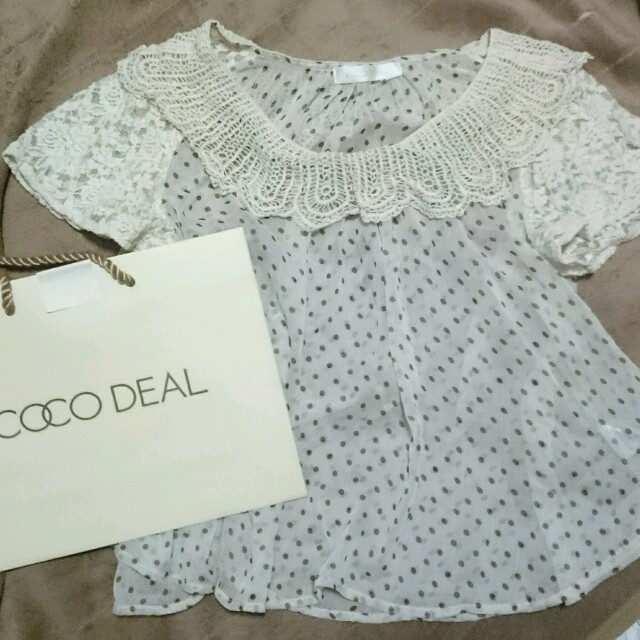 COCO DEAL(ココディール)の*本田翼着用 SWEET掲載*COCODEAL*鍵編み衿シフォン*新品タグつき* レディースのトップス(シャツ/ブラウス(半袖/袖なし))の商品写真