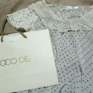 ココディール(COCO DEAL)の*本田翼着用 SWEET掲載*COCODEAL*鍵編み衿シフォン*新品タグつき*(シャツ/ブラウス(半袖/袖なし))