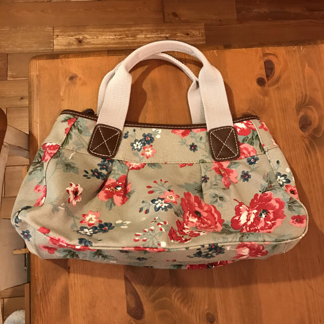 Cath Kidston(キャスキッドソン)のキャスキッドソン CathKidston プリーツバッグ ローズ柄 ハンドバッグ レディースのバッグ(ハンドバッグ)の商品写真