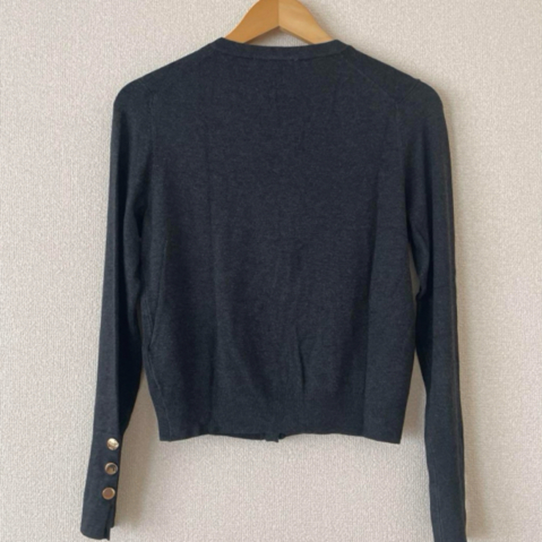 ZARA - 新品タグ付き ZARA 金ボタンニットカーディガン グレー ZARA - 新品タグ付き ZARA 金ボタンニットカーディガン グレー