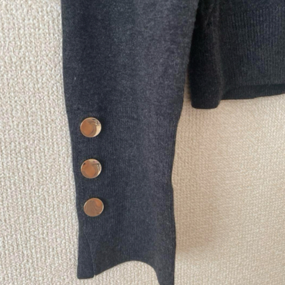 ZARA - 新品タグ付き ZARA 金ボタンニットカーディガン グレー ZARA - 新品タグ付き ZARA 金ボタンニットカーディガン グレー