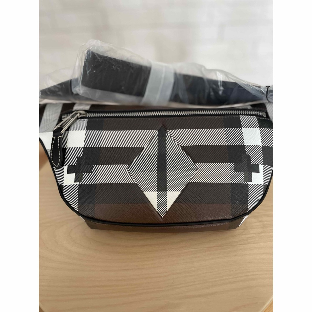 極美品 BURBERRY ボディバッグ・ウエストポーチ PVCレザー 極美品 BURBERRY ボディバッグ・ウエストポーチ PVCレザー