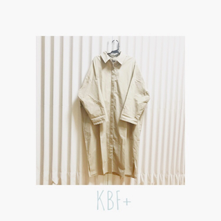 ケービーエフ(KBF)の新品タグあり KBF+ ビッグシャツワンピース ライトベージュ(ひざ丈ワンピース)