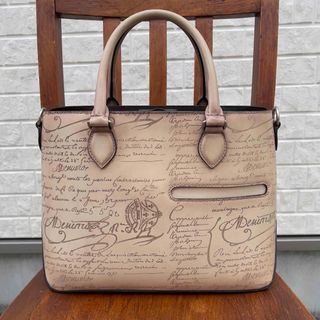 BERLUTI(バッグ ・ ホワイト/白色系)のフリマアイテム一覧 BERLUTI(バッグ ・ ホワイト/白色系)のフリマアイテム一覧