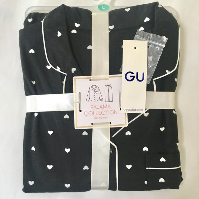 GU(ジーユー)のLサイズ 新品未使用 GU ハート柄パジャマ(黒) レディースのルームウェア/パジャマ(パジャマ)の商品写真