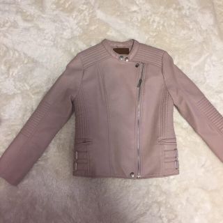 ザラ(ZARA)の【美品】ZARA  ピンクレザージャケット(レザージャケット)