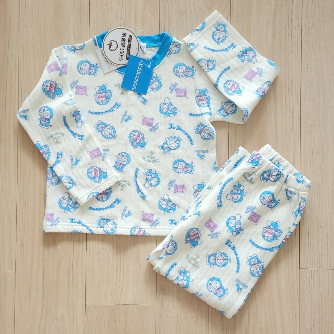 ドラえもん(ドラエモン)の新品 子供服 長袖 ドラえもん パジャマ 110 上下セット キッズ/ベビー/マタニティのキッズ服男の子用(90cm~)(パジャマ)の商品写真