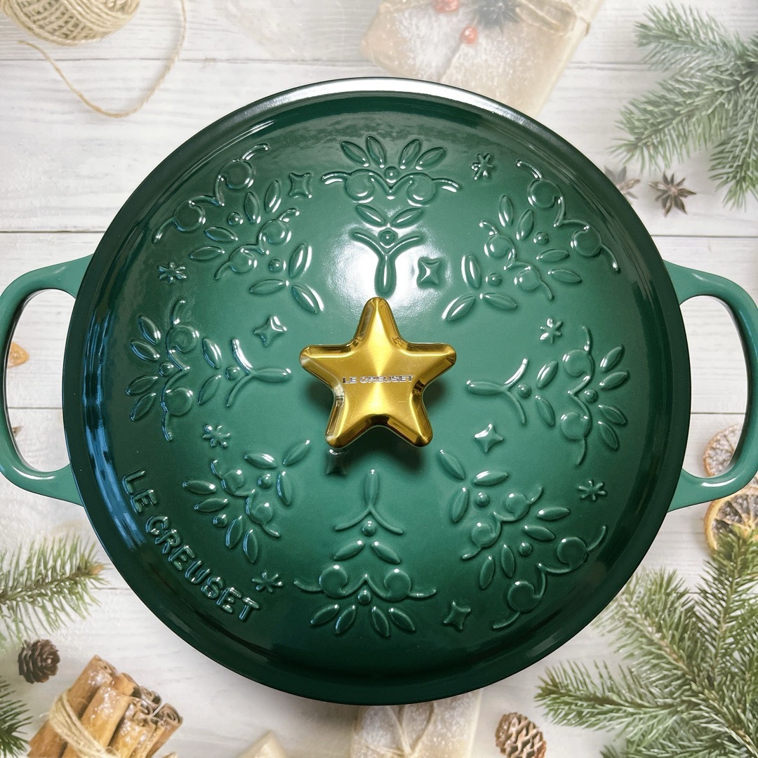 LE CREUSET - ♡ルクルーゼ ノエルレリーフ ココットロンド LE CREUSET - ♡ルクルーゼ ノエルレリーフ ココットロンド