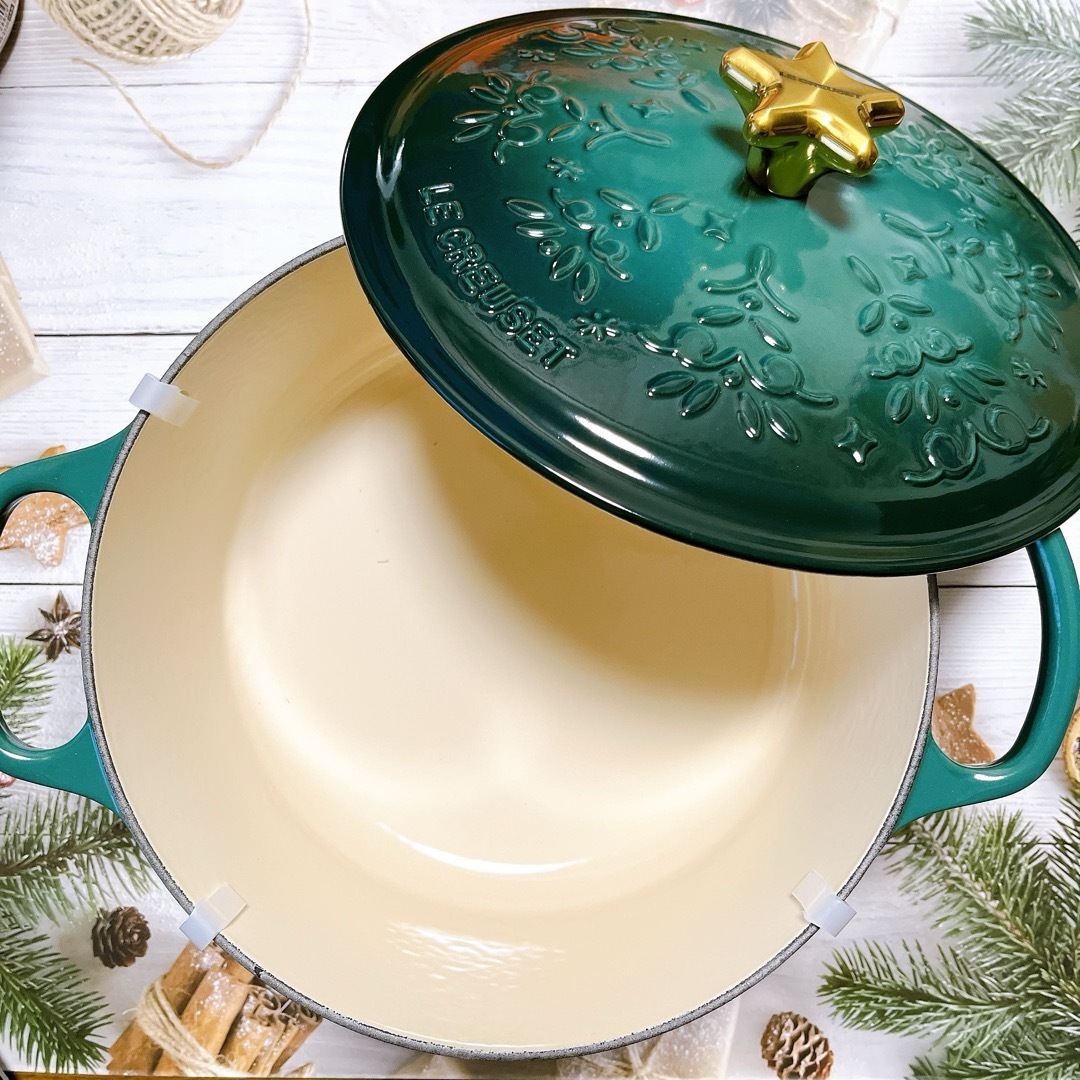 LE CREUSET - ♡ルクルーゼ ノエルレリーフ ココットロンド LE CREUSET - ♡ルクルーゼ ノエルレリーフ ココットロンド