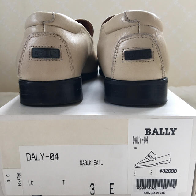 Bally(バリー)のBALLY 定価32000円 正規品 スリッポン アイボリー レディースの靴/シューズ(スリッポン/モカシン)の商品写真