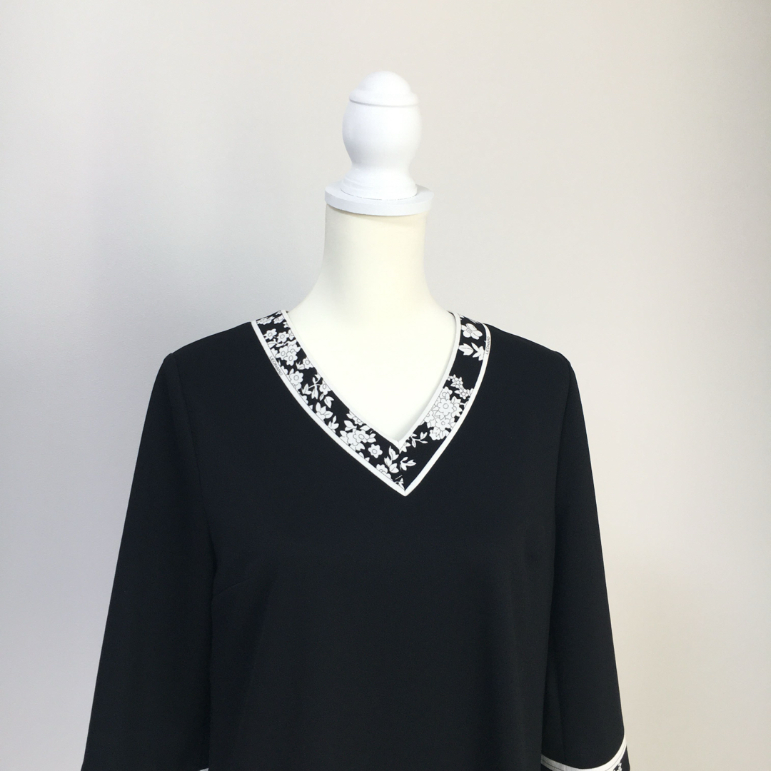 近年美品 LEONARD レオナール 美しい花柄 チュニック 近年美品 LEONARD レオナール 美しい花柄 チュニック
