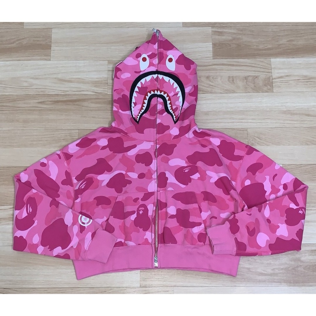 ☆激レア☆ APE ピンク カモ シャークパーカー ショート丈 S ☆激レア☆ APE ピンク カモ シャークパーカー ショート丈 S