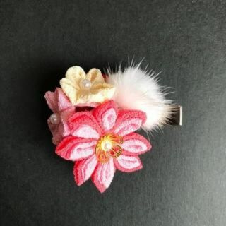 ♪つまみ細工 ファー ヘアクリップ 1点(ヘアアクセサリー)