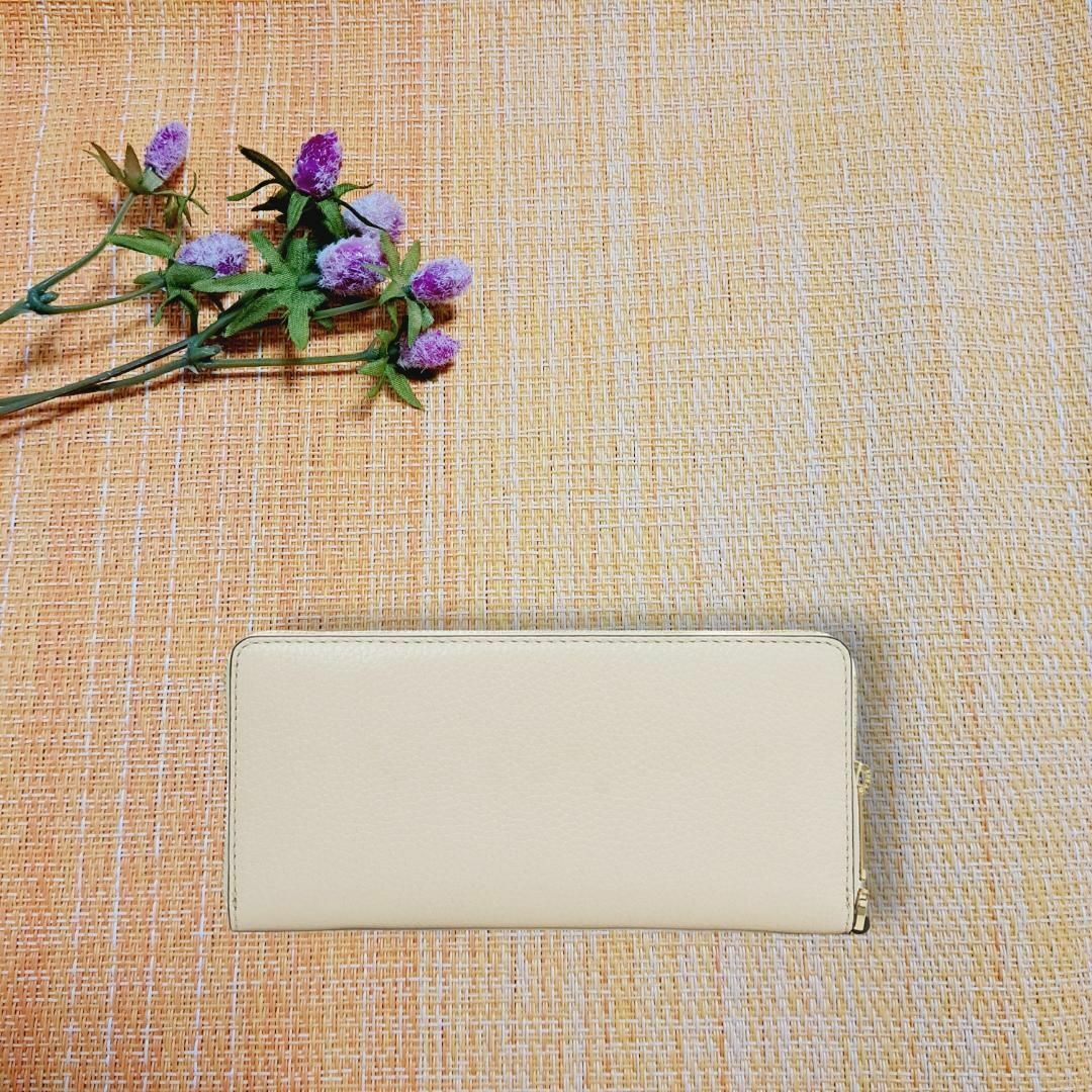 ☆新品未使用☆ マイケル・コース 長財布 【ライトクリーム色】 ☆新品未使用☆ マイケル・コース 長財布 【ライトクリーム色】
