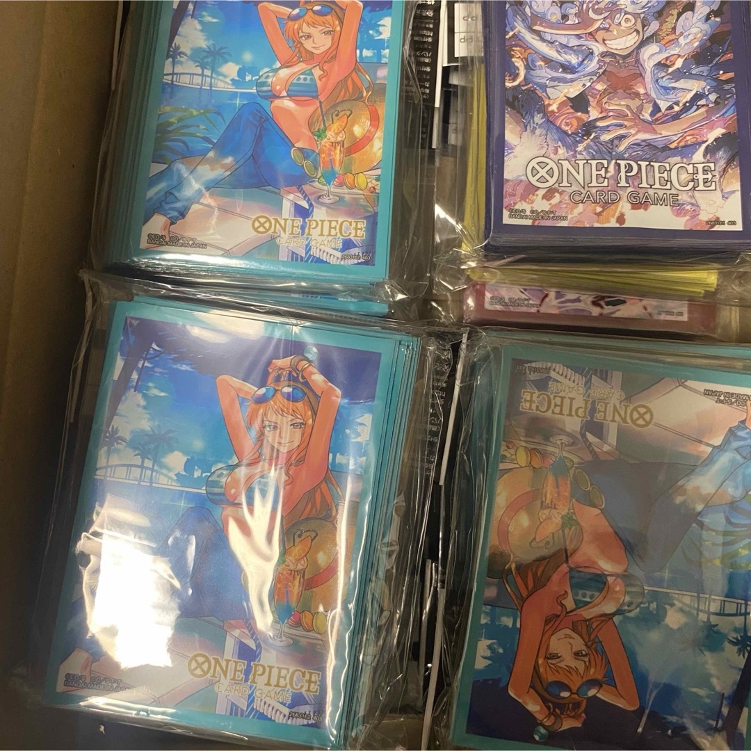 ONE PIECE - 新品 オフィシャルカードスリーブ 4 ナミ ONE PIECE - 新品 オフィシャルカードスリーブ 4 ナミ