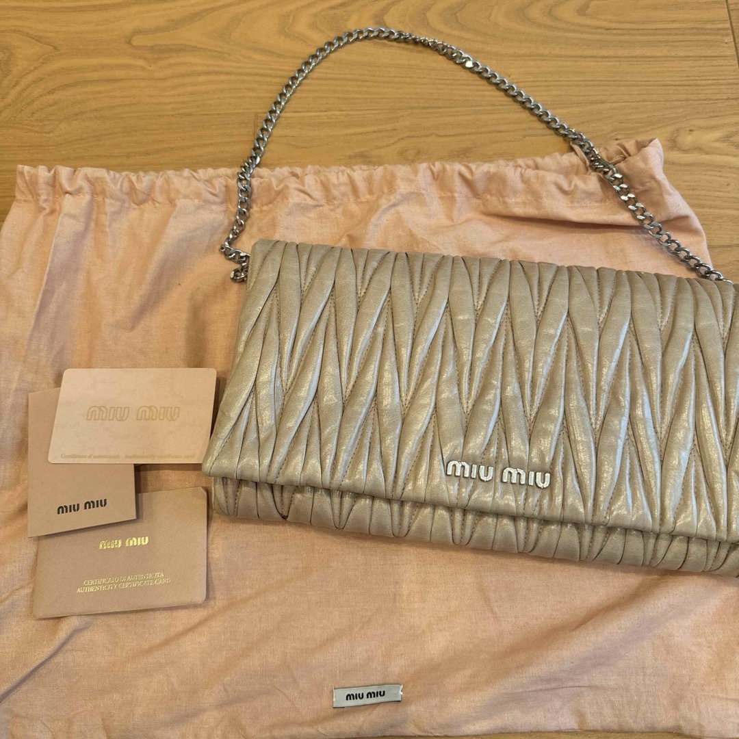 MIUMIUクラッチバッグ 読も MIUMIUクラッチバッグ 読も
