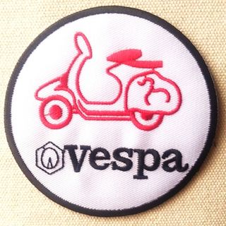 【送料込み】新品☆Vespa（ベスパ）のアイロンワッペン （丸型赤白黒）大きめ(その他)
