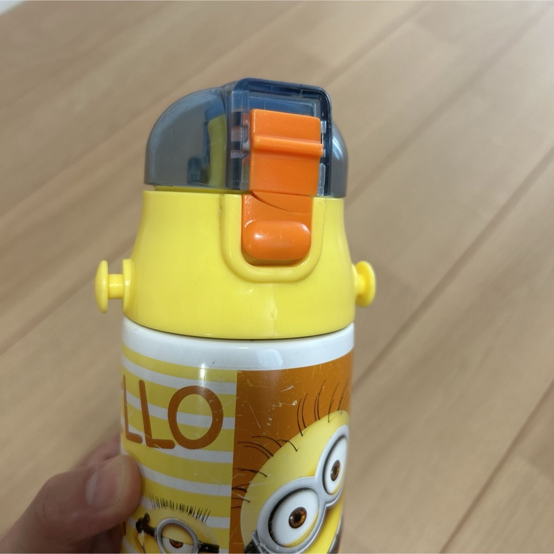 ミニオン - 【ミニオン】水筒 ステンレス 直飲み 580ml 紐付きの ミニオン - 【ミニオン】水筒 ステンレス 直飲み 580ml 紐付きの